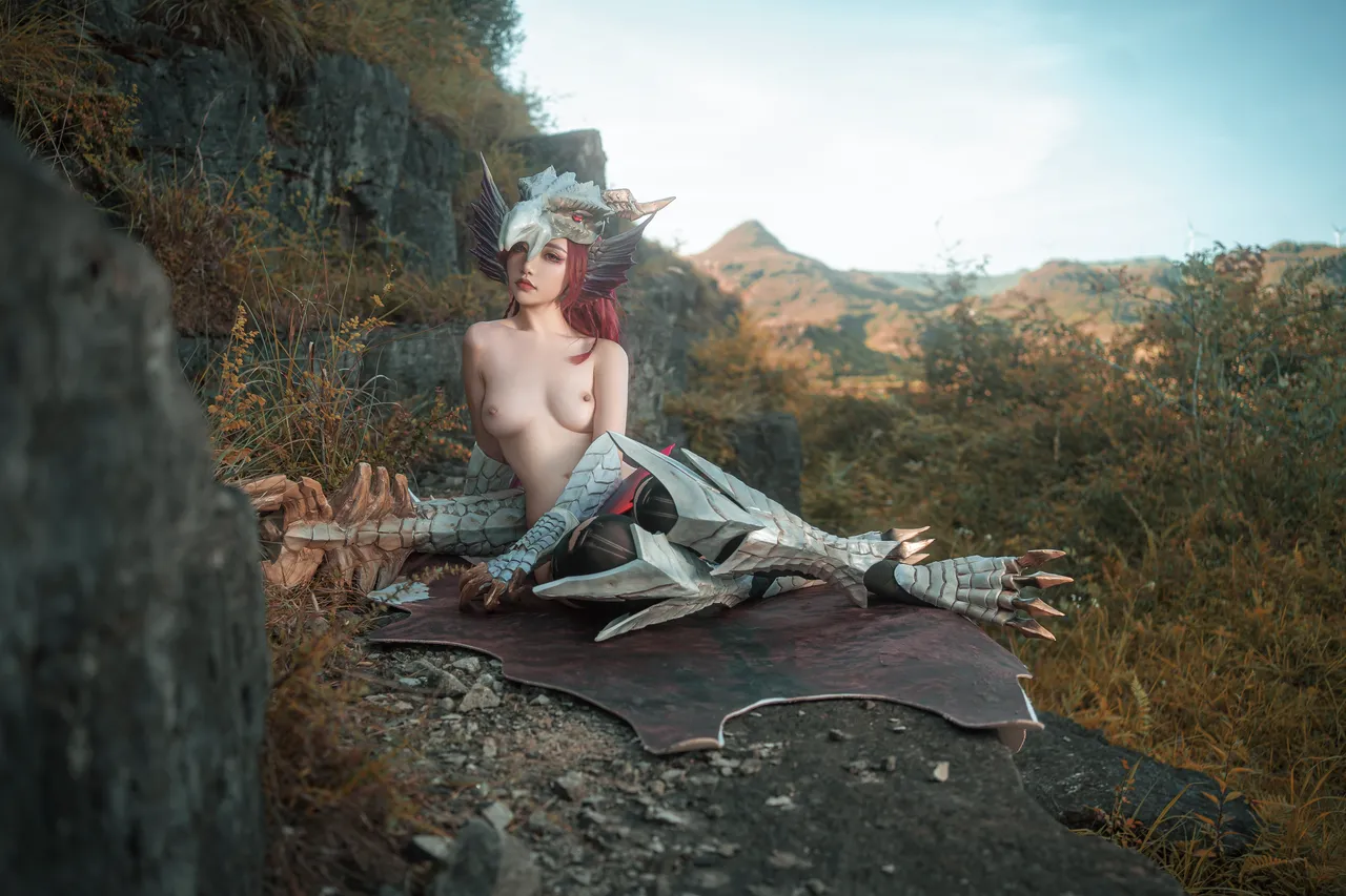 Nekokoyoshi (爆机少女喵小吉) cosplay Dawn Jue Silver Dragon - Monster Hunter Rise-erohere17.webp